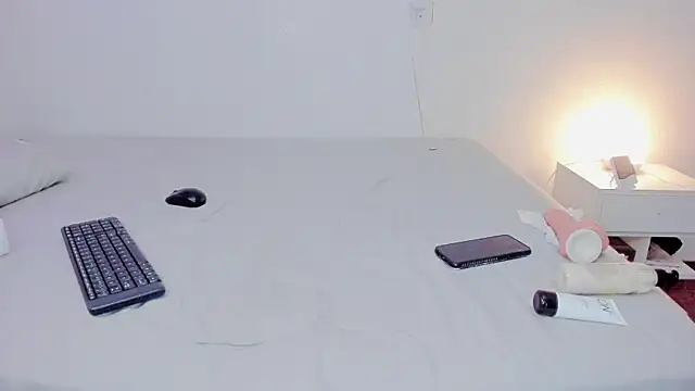 Snapshot of Amelia75 chatting on February 8, 2025, 11:45 pm Amelia75 online show from February 8, 2025, 11:45 pm