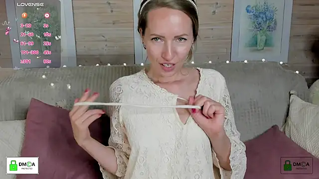 Queenymel online show from September 28, 2025, 4:34 pm