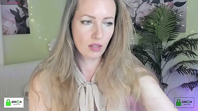 Snapshot of Queenymel chatting on June 7, 2026, 4:55 pm Queenymel online show from June 7, 2026, 4:55 pm