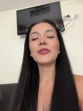 Snapshot of denise_k chatting on August 1, 2026, 11:42 am denise k online show from August 1, 2026, 11:42 am