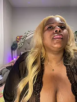 Snapshot of BigFineSelena chatting on January 2, 2025, 1:08 pm BigFineSelena online show from January 2, 2025, 1:08 pm