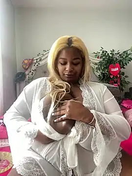 Snapshot of BigFineSelena chatting on February 2, 2025, 3:07 pm BigFineSelena online show from February 2, 2025, 3:07 pm