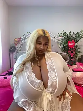 Snapshot of BigFineSelena chatting on February 2, 2025, 7:46 pm BigFineSelena online show from February 2, 2025, 7:46 pm