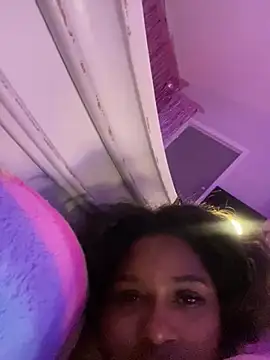 BigFineSelena online show from April 26, 2026, 4:21 am