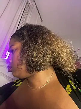 Snapshot of BigFineSelena chatting on May 17, 2026, 3:48 am BigFineSelena online show from May 17, 2026, 3:48 am