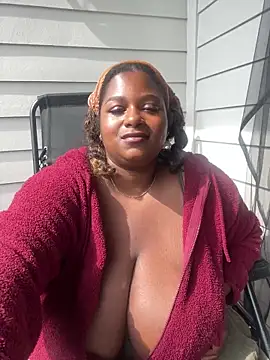 Snapshot of BigFineSelena chatting on May 18, 2026, 3:07 pm BigFineSelena online show from May 18, 2026, 3:07 pm