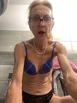 Snapshot of adella13 chatting on December 13, 2024, 8:20 am adella13 online show from December 13, 2024, 8:20 am