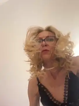 Snapshot of adella13 chatting on December 20, 2024, 2:49 pm adella13 online show from December 20, 2024, 2:49 pm