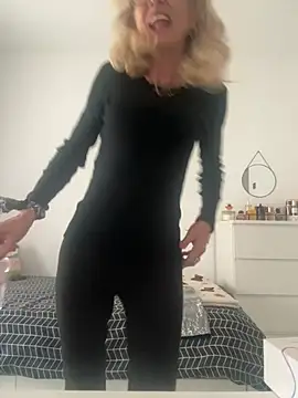 Snapshot of adella13 chatting on March 20, 2026, 10:31 am adella13 online show from March 20, 2026, 10:31 am