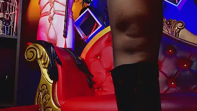 PerlaDivaio online show from February 25, 2025, 2:54 pm