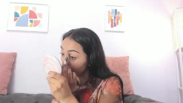 miss soffi  online show from January 14, 2025, 12:24 pm