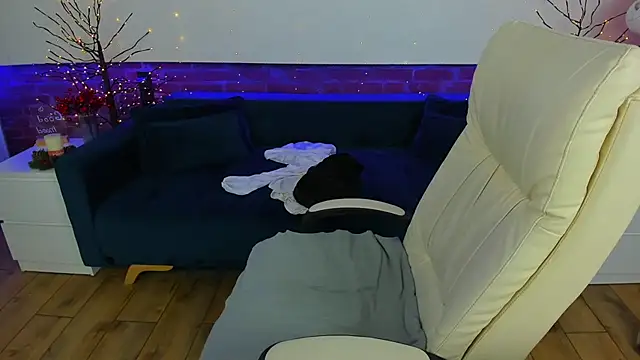 Kamilla Hot online show from December 23, 2025, 6:33 am