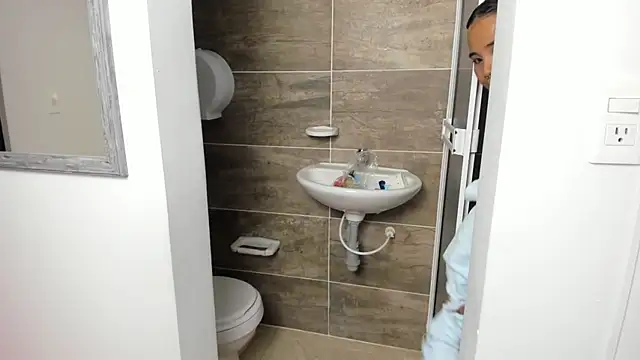 isabella florez online show from January 21, 2025, 6:02 pm