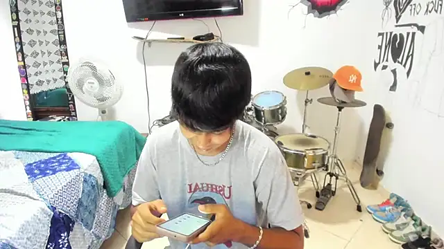 Snapshot of Zack_falcon chatting on February 28, 2025, 10:06 pm Zack falcon online show from February 28, 2025, 10:06 pm