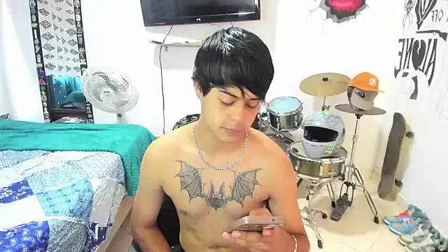 Snapshot of Zack_falcon chatting on March 5, 2025, 8:32 pm Zack falcon online show from March 5, 2025, 8:32 pm