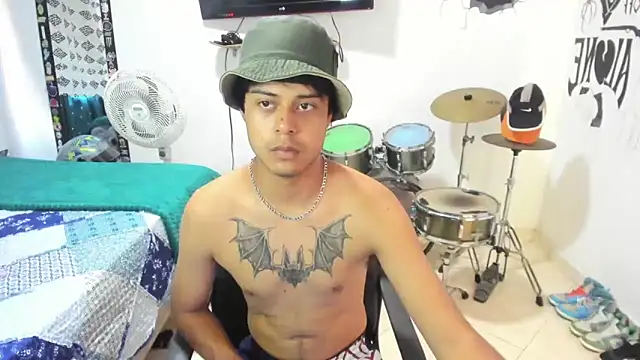 Snapshot of Zack_falcon chatting on March 10, 2025, 8:45 pm Zack falcon online show from March 10, 2025, 8:45 pm