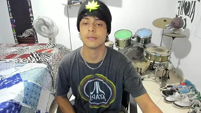 Snapshot of Zack_falcon chatting on September 24, 2025, 3:43 am Zack falcon online show from September 24, 2025, 3:43 am