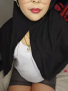 Snapshot of Hana___ chatting on May 22, 2026, 11:21 pm Hana online show from May 22, 2026, 11:21 pm