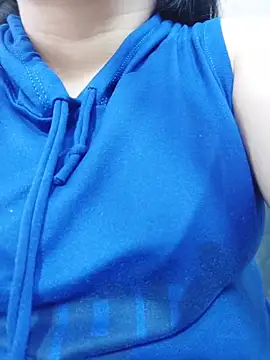 Snapshot of Hana___ chatting on May 23, 2026, 9:52 pm Hana online show from May 23, 2026, 9:52 pm