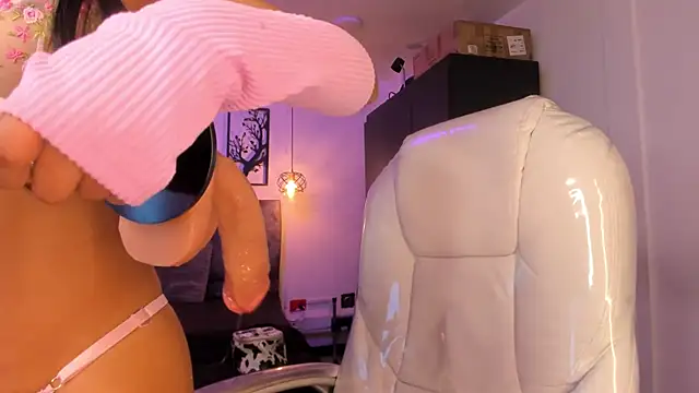 Snapshot of Olivia_ds chatting on December 29, 2024, 3:54 am Olivia ds online show from December 29, 2024, 3:54 am