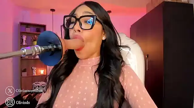 Snapshot of Olivia_ds chatting on January 31, 2025, 4:03 am Olivia ds online show from January 31, 2025, 4:03 am