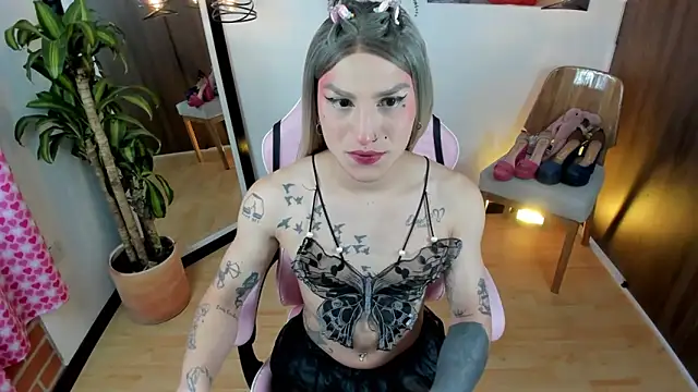 Snapshot of queenramoona-hot chatting on February 11, 2026, 1:32 am queenramoona-hot online show from February 11, 2026, 1:32 am