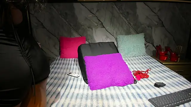 Snapshot of Niyirey1 chatting on October 14, 2025, 12:28 pm Niyirey1 online show from October 14, 2025, 12:28 pm