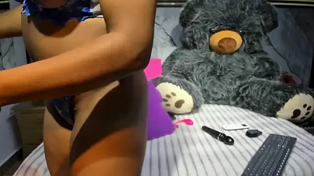 Snapshot of Niyirey1 chatting on October 28, 2025, 12:19 pm Niyirey1 online show from October 28, 2025, 12:19 pm