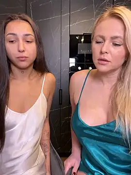 Snapshot of Keep_us_wild chatting on February 6, 2025, 3:48 am Keep us wild online show from February 6, 2025, 3:48 am