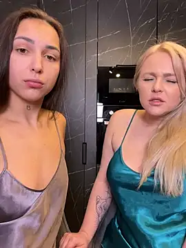 Snapshot of Keep_us_wild chatting on February 21, 2025, 6:18 am Keep us wild online show from February 21, 2025, 6:18 am