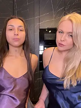 Snapshot of Keep_us_wild chatting on February 25, 2025, 4:57 am Keep us wild online show from February 25, 2025, 4:57 am