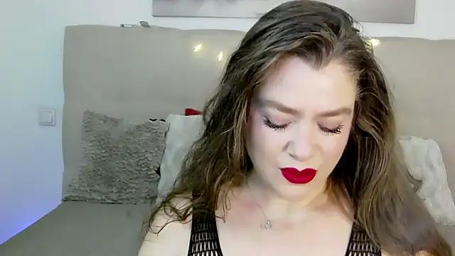 Snapshot of PetersEmily chatting on December 11, 2024, 4:20 pm PetersEmily online show from December 11, 2024, 4:20 pm