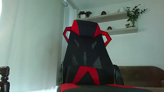 Snapshot of Robyn_Miller chatting on September 12, 2025, 1:33 pm Robyn Miller online show from September 12, 2025, 1:33 pm