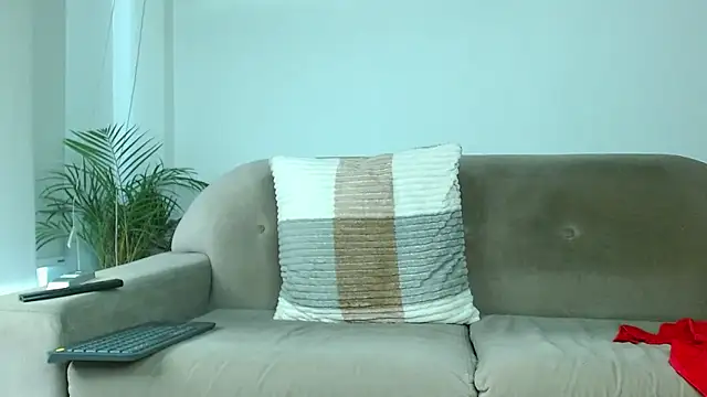 Snapshot of Robyn_Miller chatting on October 9, 2025, 12:58 pm Robyn Miller online show from October 9, 2025, 12:58 pm