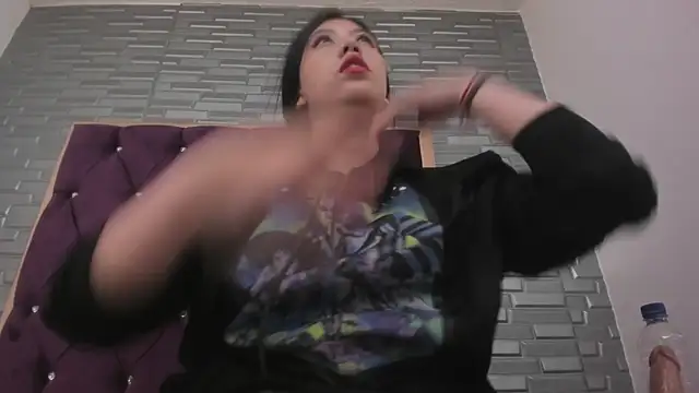 Snapshot of AntoneellaF chatting on January 11, 2025, 2:41 am AntoneellaF online show from January 11, 2025, 2:41 am