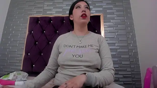 Snapshot of AntoneellaF chatting on January 15, 2025, 10:24 pm AntoneellaF online show from January 15, 2025, 10:24 pm