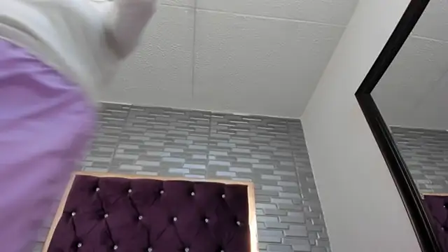 Snapshot of AntoneellaF chatting on February 13, 2025, 7:45 am AntoneellaF online show from February 13, 2025, 7:45 am