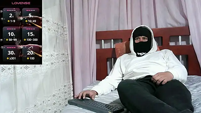 Snapshot of camilovaron chatting on June 26, 2026, 12:15 am camilovaron online show from June 26, 2026, 12:15 am