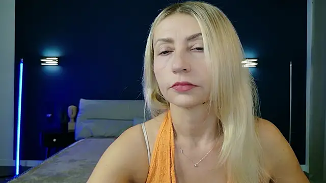 Snapshot of ZoeGrant chatting on October 16, 2025, 7:59 pm ZoeGrant online show from October 16, 2025, 7:59 pm