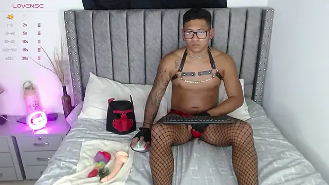 Snapshot of TomLover_12 chatting on January 8, 2025, 1:11 am TomLover 12 online show from January 8, 2025, 1:11 am