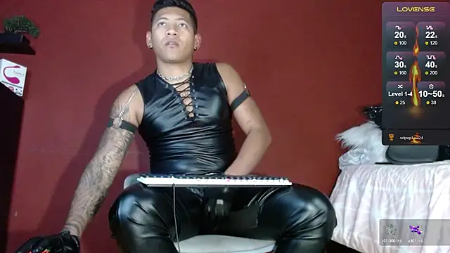 Snapshot of TomLover_12 chatting on February 16, 2025, 9:59 pm TomLover 12 online show from February 16, 2025, 9:59 pm