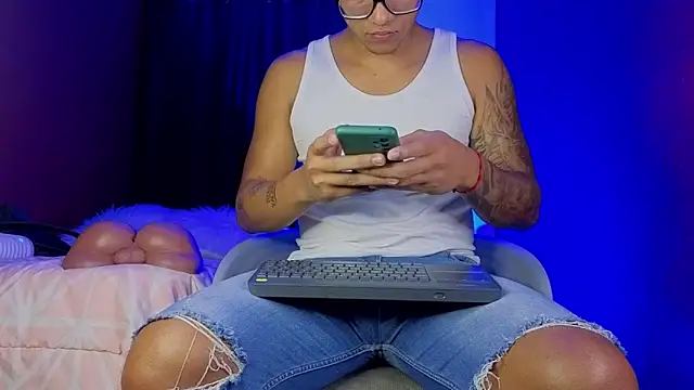 Snapshot of TomLover_12 chatting on October 8, 2025, 12:19 am TomLover 12 online show from October 8, 2025, 12:19 am