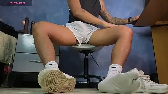 Snapshot of TomLover_12 chatting on February 10, 2026, 2:48 am TomLover 12 online show from February 10, 2026, 2:48 am