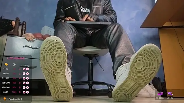 Snapshot of TomLover_12 chatting on February 11, 2026, 12:32 pm TomLover 12 online show from February 11, 2026, 12:32 pm