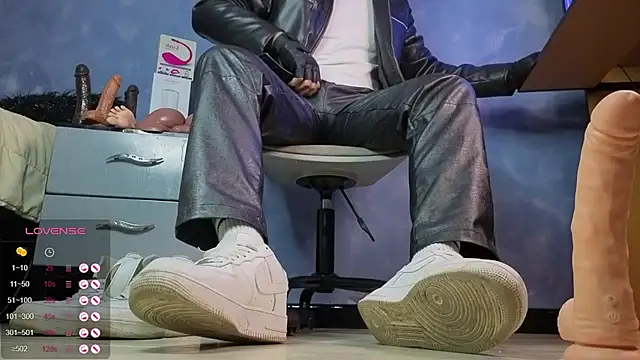 Snapshot of TomLover_12 chatting on February 26, 2026, 5:23 pm TomLover 12 online show from February 26, 2026, 5:23 pm