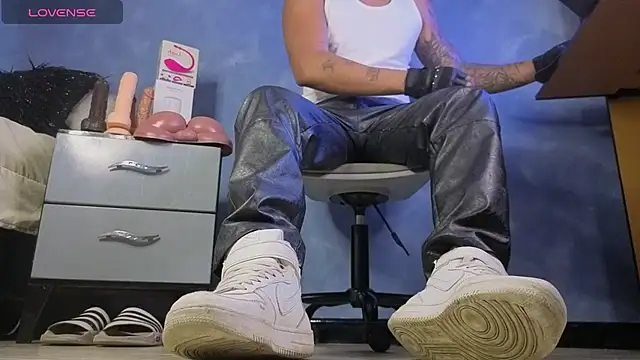 Snapshot of TomLover_12 chatting on March 3, 2026, 11:38 am TomLover 12 online show from March 3, 2026, 11:38 am