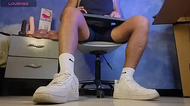 Snapshot of TomLover_12 chatting on March 6, 2026, 12:29 am TomLover 12 online show from March 6, 2026, 12:29 am