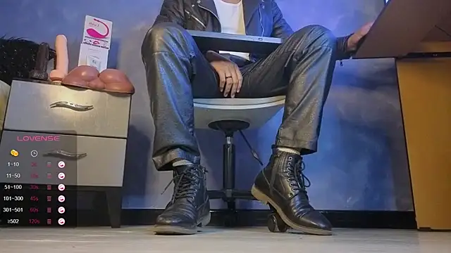 Snapshot of TomLover_12 chatting on March 6, 2026, 11:56 pm TomLover 12 online show from March 6, 2026, 11:56 pm