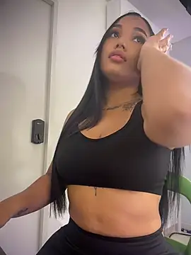 TianaaJackson online show from May 5, 2026, 7:44 pm