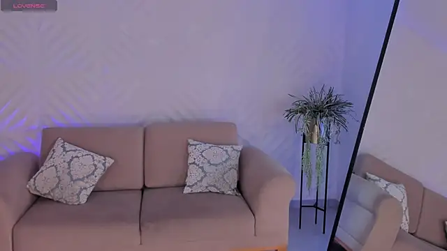 Snapshot of RoseFerrera chatting on November 4, 2025, 8:08 pm RoseFerrera online show from November 4, 2025, 8:08 pm